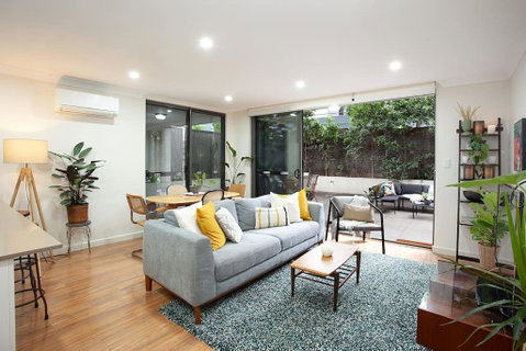 Huge 3 Bed Camperdown Garden Apt W Parking Aircon - Accommodation Redcliffe 0