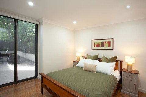 Huge 3 Bed Camperdown Garden Apt W Parking Aircon - Accommodation Redcliffe 2