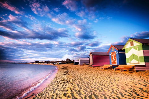 Indulge Luxury Holiday Near Brighton Beach With Private Garden Parking - Accommodation Redcliffe 3