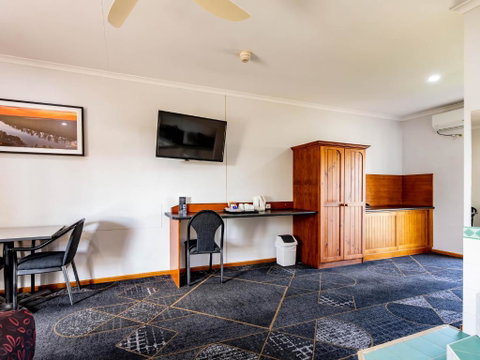 Hotel Renmark - Accommodation Redcliffe 2
