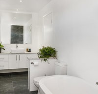 Aditi - timber vacation home - Accommodation Redcliffe