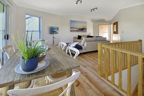 Advance Place - Accommodation Redcliffe 0