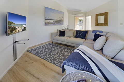 Advance Place - Accommodation Redcliffe 2