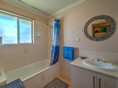 Affordable Holiday Home - Accommodation Redcliffe 3
