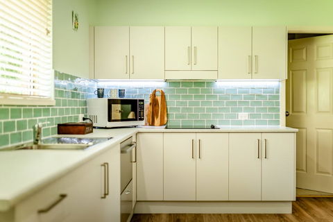 Alarks Nest Bed And Breakfast - Accommodation Redcliffe 3