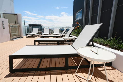 Alex Perry Hotel & Apartments - Accommodation Redcliffe 1