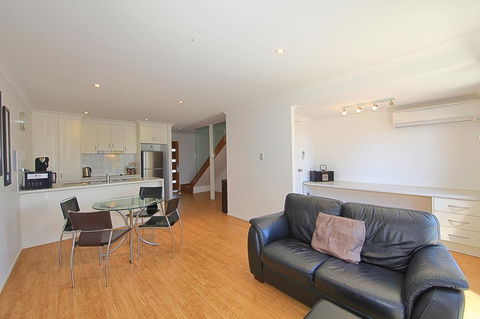 Alexandra Apartments - Accommodation Redcliffe 2