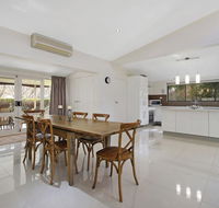 Alinga Longa Residence 4 bedroom with pool - Accommodation Redcliffe