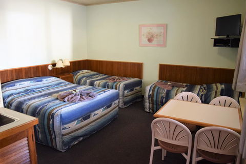 Alkira Motel - Accommodation Redcliffe 2