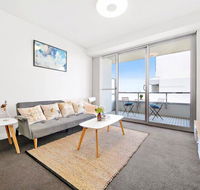All amenities only downstairs 20 mins to CBD - Accommodation Redcliffe