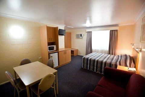 All Seasons Motor Lodge - Accommodation Redcliffe 3
