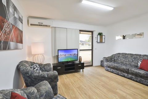 Allure Apartments - Central - Accommodation Redcliffe 2
