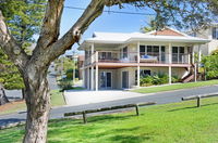 Book Bonny Hills Accommodation Vacations Accommodation Redcliffe Accommodation Redcliffe