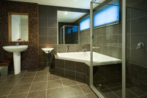 Alofi - Accommodation Redcliffe 2