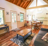 Alpine Arnica Cottage 1 - Accommodation Redcliffe