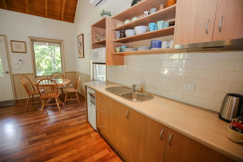 Alpine Arnica Cottage 2 - Accommodation Redcliffe 3
