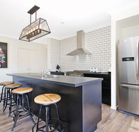 Alpine Knights Stylish Luxury - Accommodation Redcliffe