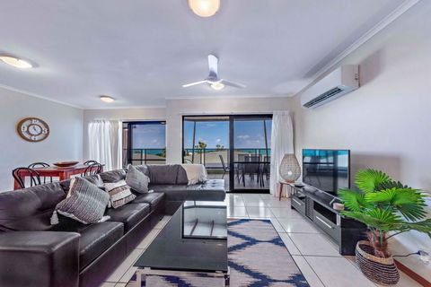 Ambience Of Airlie - Airlie Beach - Accommodation Redcliffe 0