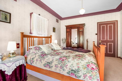 Ambrose Cottage Front Apartment - Accommodation Redcliffe 2