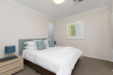 Anastasia Villa - Accommodation Redcliffe 3