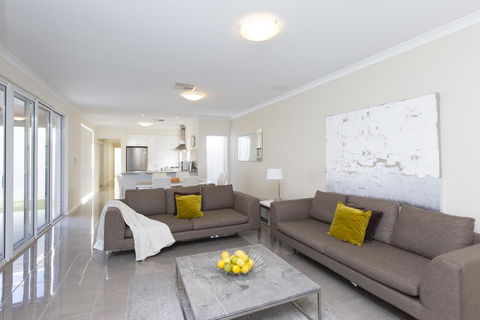 Anastasia Villa - Accommodation Redcliffe 0