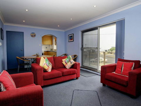 Anchorage 7 Beautifully Renovated Close To Rockpool - Accommodation Redcliffe 0