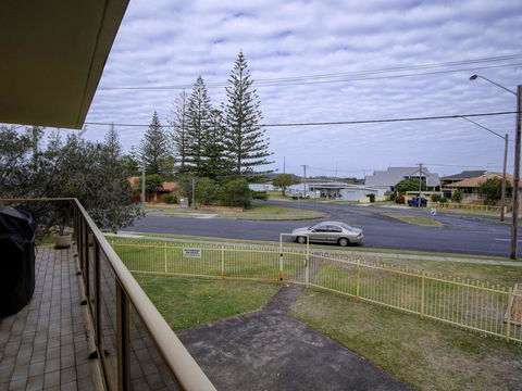 Anchorage 7 Beautifully Renovated Close To Rockpool - Accommodation Redcliffe 3