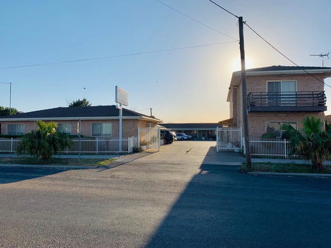 Angel's Rest Motel - Accommodation Redcliffe 2