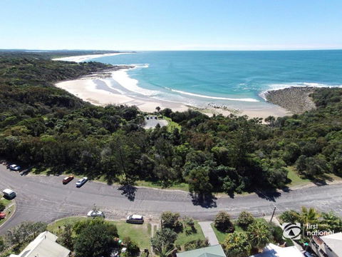 Angourie Blue 1 - Great Ocean Views - Surfing Beaches - Accommodation Redcliffe 1