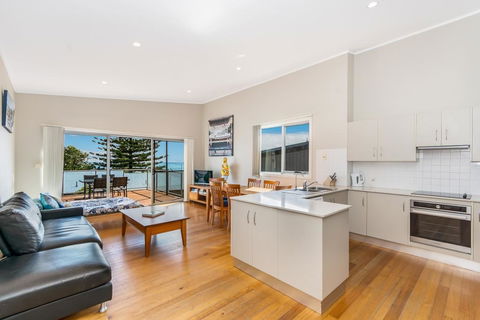 Angourie Blue Unit 2 - Accommodation Redcliffe 2
