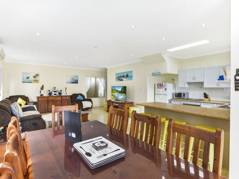 Anne's Beach Getaway - Accommodation Redcliffe 1