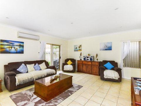 Anne's Beach Getaway - Accommodation Redcliffe 2