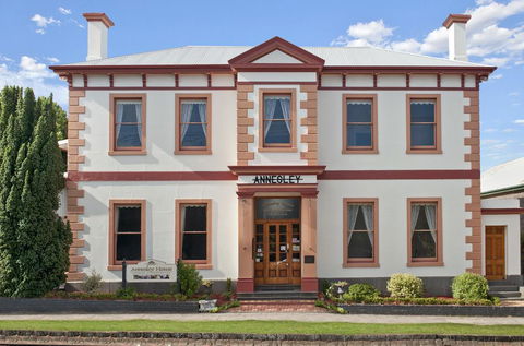 Annesley House - Accommodation Redcliffe 0