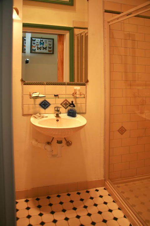 Annesley House - Accommodation Redcliffe 3