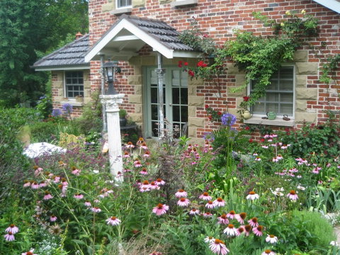 Annie's Cottage - Accommodation Redcliffe 1