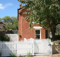 Annies Garden Cottage - Accommodation Redcliffe