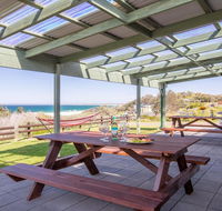 Antonio's Paradise - spectacular views over Warrain beach - Accommodation Redcliffe