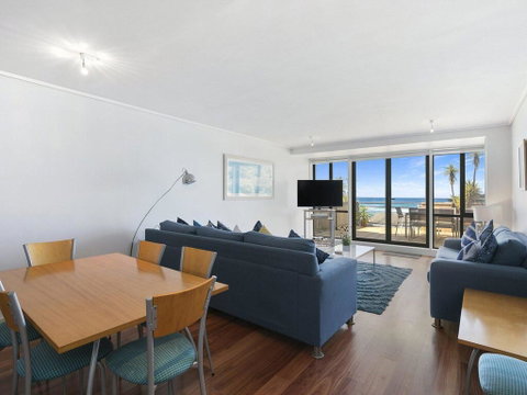 APARTMENT 11 PACIFIC APARTMENTS - Accommodation Redcliffe 1