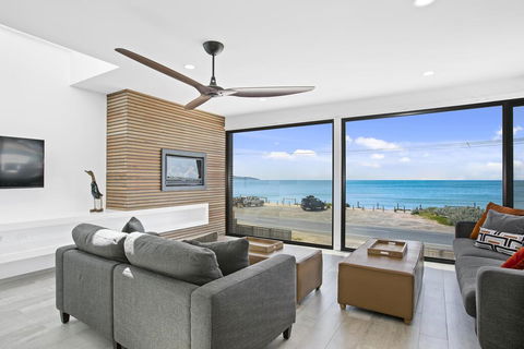 Apollo Bay Beach House - Accommodation Redcliffe 2