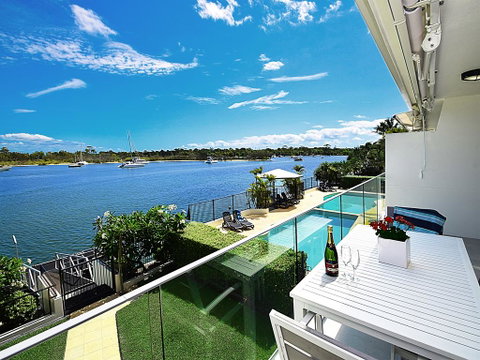 Aqua Linea - Accommodation Redcliffe 1