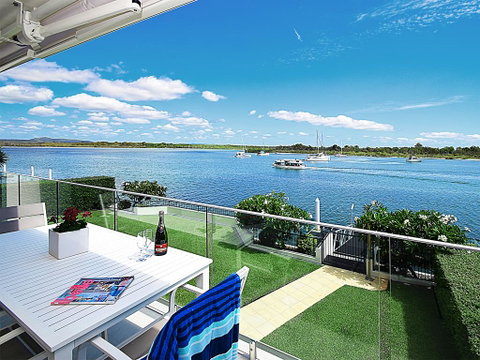 Aqua Linea - Accommodation Redcliffe 0