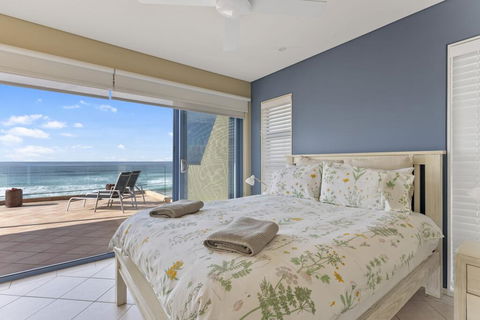 Aqua Shores Penthouse - Accommodation Redcliffe 2
