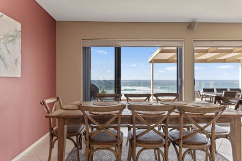 Aqua Shores Penthouse - Accommodation Redcliffe 3