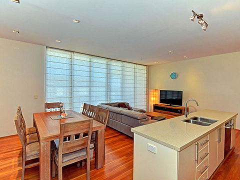 Aqua Viva 2 - Accommodation Redcliffe 1
