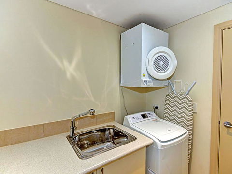 Aqua Viva 2 - Accommodation Redcliffe 2