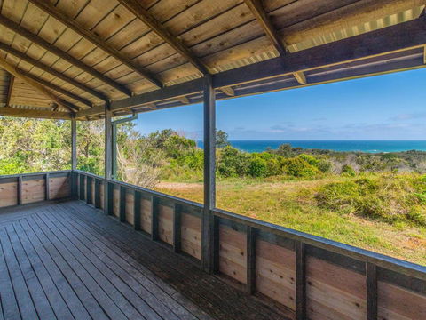 Aqualuna- Excellent Surfing Beaches. - Accommodation Redcliffe 1