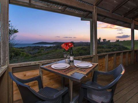 Aqualuna- Excellent Surfing Beaches. - Accommodation Redcliffe 0