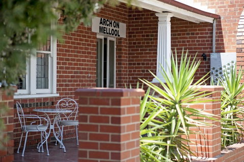 Arch On Mellool - Accommodation Redcliffe 1