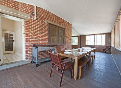 Arch On Mellool - Accommodation Redcliffe 2