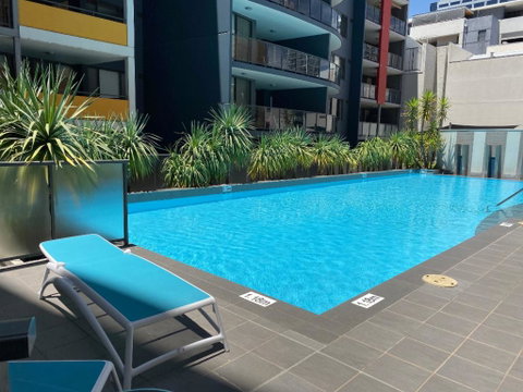 ARENA RESORT STYLE EXEC FREE NETFLIX WIFI WINE - Accommodation Redcliffe 1